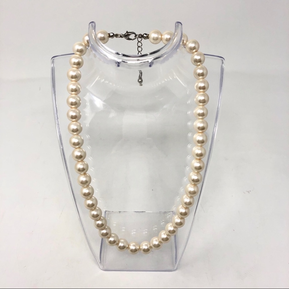 Like New Ivory Pearl Necklace